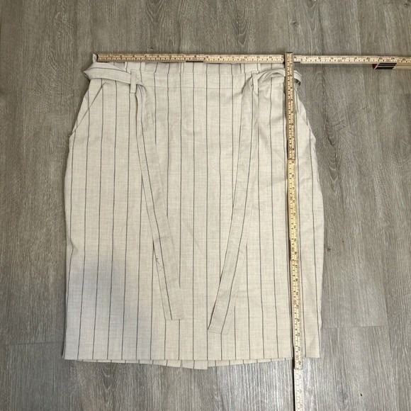 Banana Republic Ivory Pinstripe Wrap Skirt Tie Waist Tailored‎ Minimalist Sz 10P - Picture 8 of 10